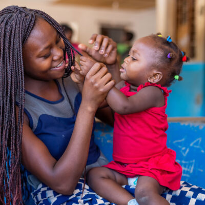 Caption: Mother Celma Augusta Alfredo with her daughter Suneza Assane playing together while waiting for services outside consulting rooms at Montepuez Health Centre 

Location: Montepuez Health Centre, Montepuez, Cabo Delgado Province, Mozambique

Project: SPARC
